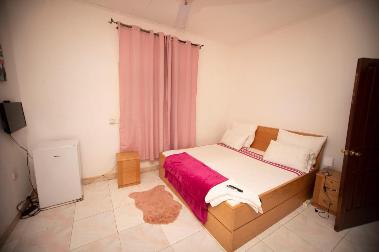 Marysin Guest House Acra Exterior foto